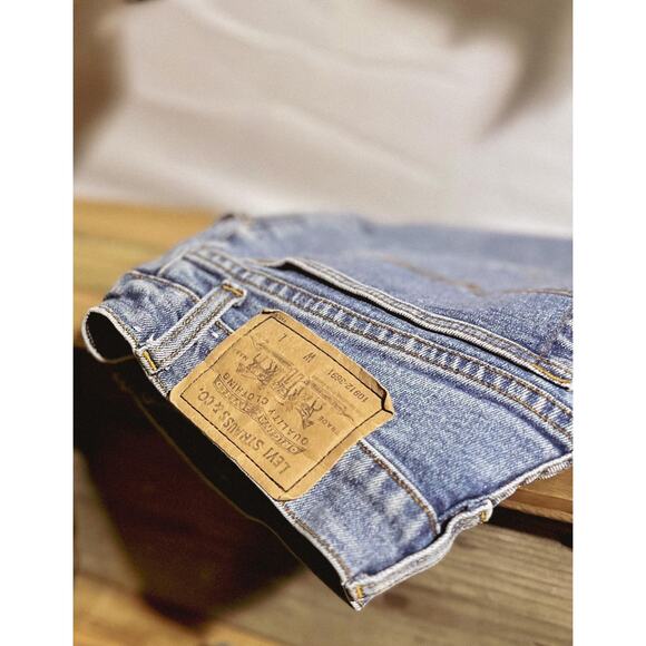 Vintage Levi’s Bermuda Denim Shorts | Medium Wash | Size 10 - Picture 3 of 4